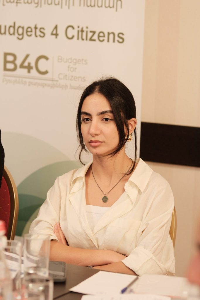 Քննարկման մասնակցուհի